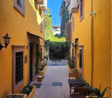 Ayvalik City Center House | Hanole Macaron Guest House