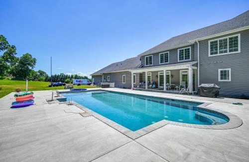 Porters Sideling Apartment | Hanover Retreat with Pool, Near Codorus State Park!