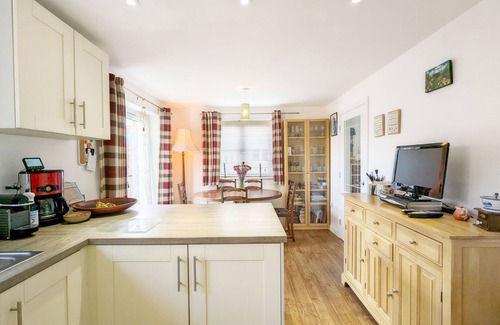 Ford Cottage | Happy Days - a family house that sleeps 5 guests in 3 bedrooms