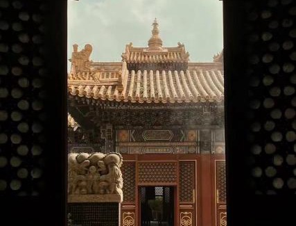 Dongzhimen Hotel | Happy Dragon Courtyard- Newly renovated with French Windows, Near Tian'AnMen Forbidden City,Lama Temple and Heaven Temple, 3minutes walk from Subway,Fluent English speaking with tourist sights tickets service ,Free coffee &laundry Service