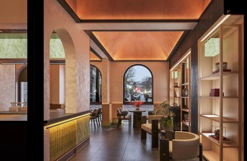 Dongzhimen Hotel | Happy Dragon Courtyard- Newly renovated with French Windows, Near Tian'AnMen Forbidden City,Lama Temple and Heaven Temple, 3minutes walk from Subway,Fluent English speaking with tourist sights tickets service ,Free coffee &laundry Service