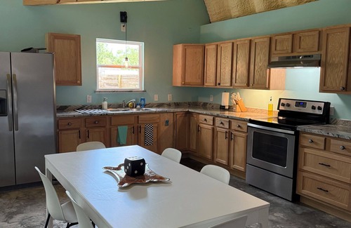 San Leon House | Happy Hideaway: Fun & Unique Stay in San Leon