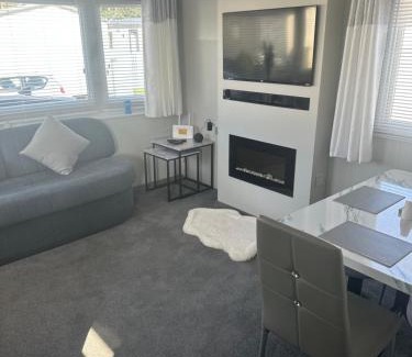 Selsey House | Happy Hilda