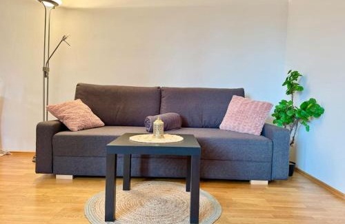 Schwechat Apartment | Happy Home near Airport with Free Parking