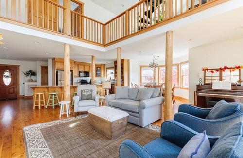 Pickens House | Happy Trails: Jacuzzi, Lookout Tower, Views!