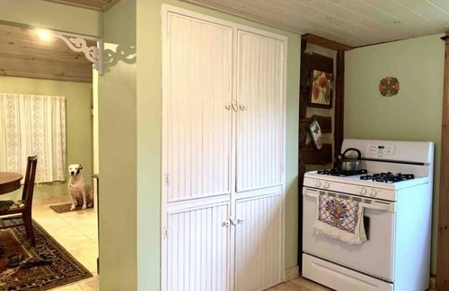Spottswood Cabin | Happy Valley Log Cabin Farmhouse Shenandoah Valley