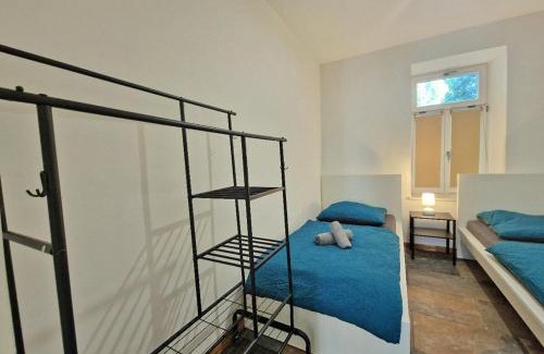 Leutzsch Apartment | HappySide Travel & Work #2 o WLAN o 4 Einzelbetten