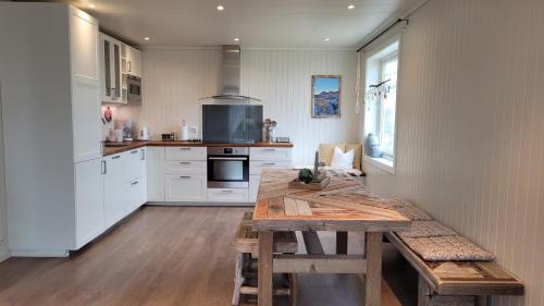 Haram Apartment | Haramsøy Holiday Apartment- Island Life North