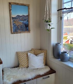 Haram Apartment | Haramsøy Holiday Apartment- Island Life North