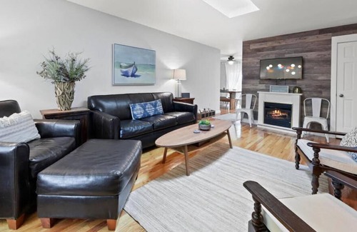 Harbert Cottage | HARBOR COUNTRY: Minutes from Warren Dunes State Park and downtown Sawyer