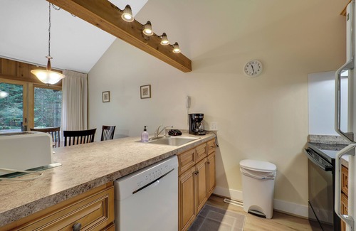 Menonaqua Beach Condo | Harbor Cove #14, Near Skiing, Golf & Downtown