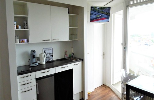 Saint Pauli Apartment | Harbor, Elbe and Reeperbahn views, luxury design suite, prime location, underground parking