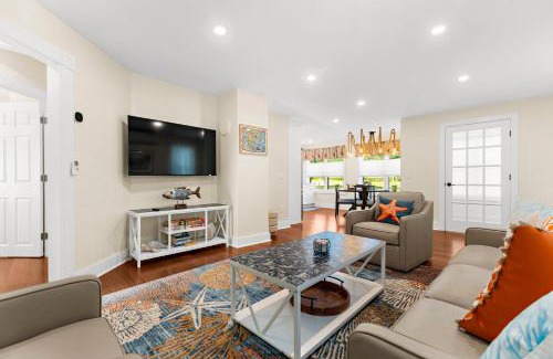 Stonington House | Harbor House on Main Historic 5BR Retreat Near Downtown Mystic