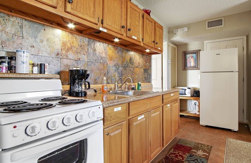 Lincolnville House | HARBOR ISLAND - A GEM IN THE HISTORIC DISTRICT.