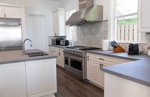 Dunmore Town House | Harbor Island Oceanfront Escape. Private Dock, Heated Pool & Sunset Views.