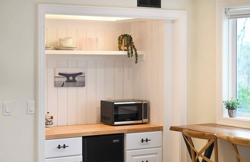 York Apartment | Harbor View – Cozy Retreat for 2