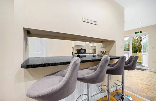 Birmingham House | Harborne House, 4 bedrooms, Perfect for Families & Contractors