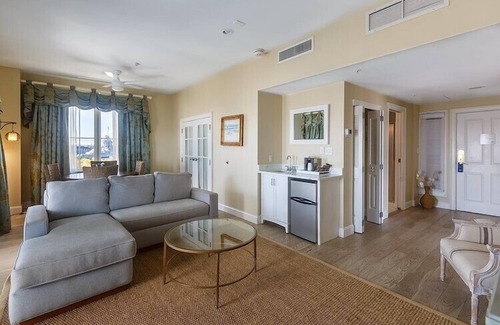 Charleston Resort | Harborside at Charleston Harbor Resort and Marina