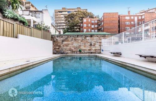 Elizabeth Bay Apartment | Harborside Studio Apt Walk to Shops Eateries