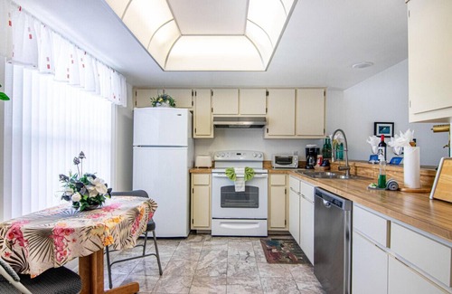 Pelican Apartment | Harborview Condo Waterfront Vacations