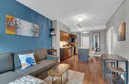 Fort York Hotel | Harbory Stays - 2BR Suite