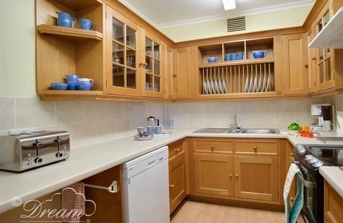 West Bay Cottage | HARBOUR SCENE, pet friendly, country holiday cottage in West Bay