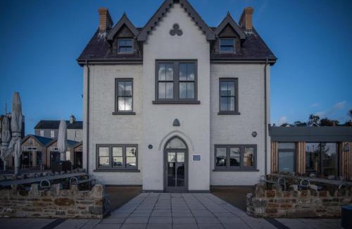 Saundersfoot Hotel | Harbour Stays at Ocean Square