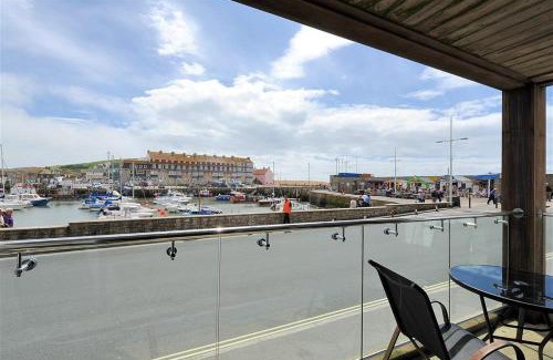 West Bay Apartment | Harbour View