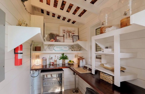 Dunmore Town Cottage | Harbour View 'HIGH TIDE' Cottage – Elevated Bayside Retreat on Shared property