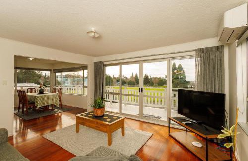 Tauranga South Apartment | Harbour Views