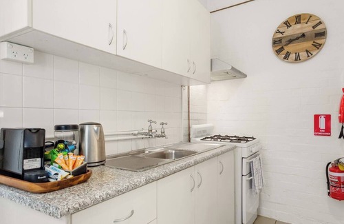 Millers Point Apartment | Harbourfront meets Heritage Chic near Barangaroo