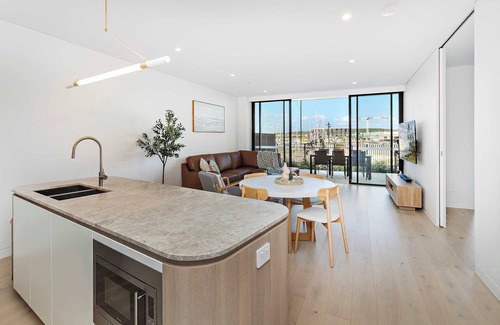 Shell Cove Apartment | Harbourside Delight - Footsteps from Marina!