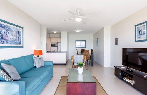 Soldiers Point Apartment | Harbourside, Unit 2/7 Soldiers Point Road - Absolute waterfront unit at Sunrise Beach