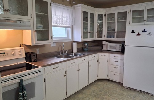Arichat Apartment | Harbourview Suite - A cool little suite for 2