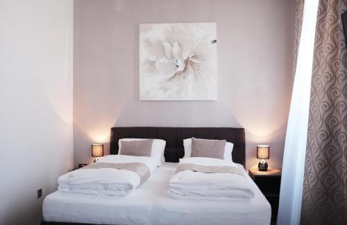 Valtice House | HARDY - Cognac & Pension