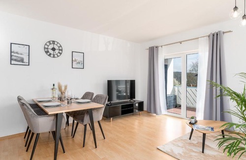 Edertal Apartment | Harmony: Edersee Apartment – Sperrmauer – Lounge