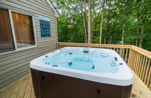 Bushkill House | Harmony Hill Stylish 4bd Mountain Retreat, Hot Tub, Games