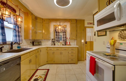 Harmony House | Harmony Home w/Fire Pit: 5 Mi to Niagara Cave!