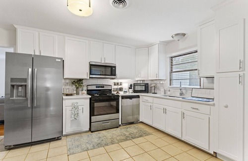 Montgomery House | Harmony House 3bd 2bath newly remodeled Gem in peaceful neighborhood.