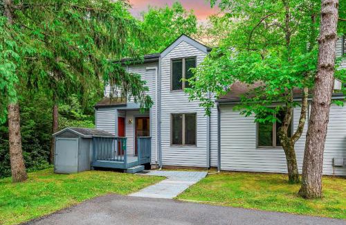 Lake Harmony House | Harmony Ridge by AvantStay Fireplace Large Deck Forest Views