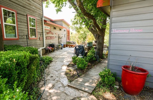 Bastrop Apartment | HarmonyHouse: Pet Friendly Zen River Retreat