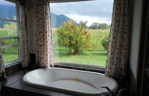 Harrison Mills Bed & Breakfast | Harrison Hammond House Farmstay