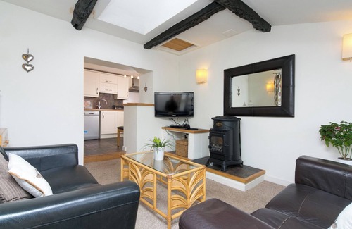 Cymau Cottage | HARRISON'S COTTAGE, family friendly, with a garden in Llandegla