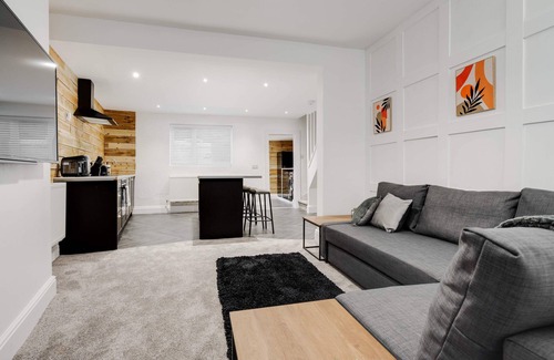 Anfield House | HARROW LODGE - Strictly NO Parties