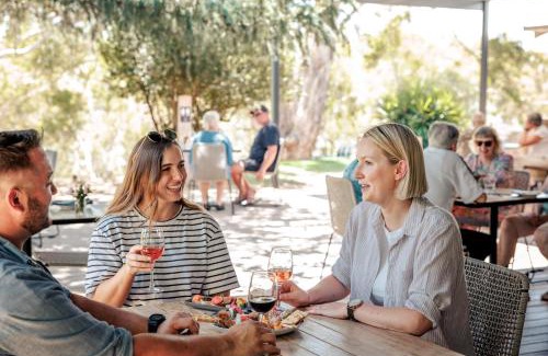 Indigo Shire Villa | Harry's On Moodemere