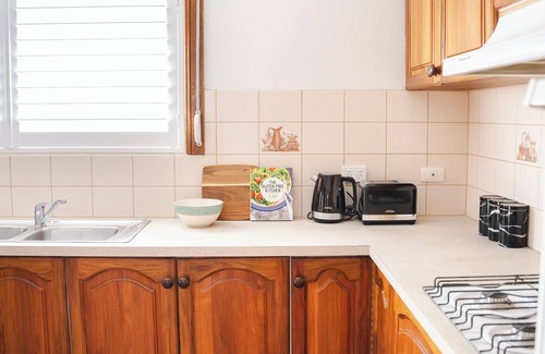 Shepparton House | Harry's Place -Easy Access Stay