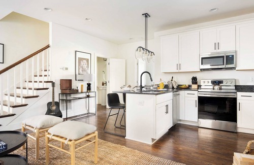Chestnut Hill Cottage | Hart Suite 8 by Avantstay Gorgeous Town House w/Modern Amenities in Nashville!