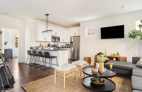 Chestnut Hill Cottage | Hart Suite 8 by Avantstay Gorgeous Town House w/Modern Amenities in Nashville!