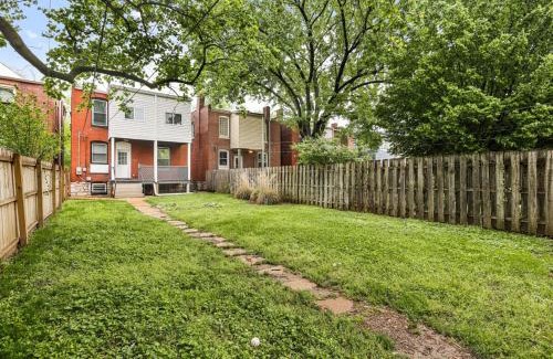 Tower Grove South House | Hartford Stylish 5BR Near Downtown With Private Backyard