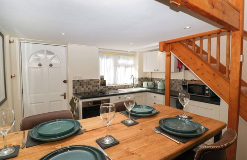 Hay-on-Wye Cottage | HARVEST MOON COTTAGE, with a garden in Bishop's Frome